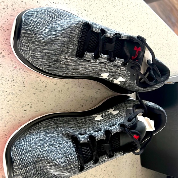 Under armour Shoes size 11.5 New in Box 3020193-006 - Picture 1 of 7